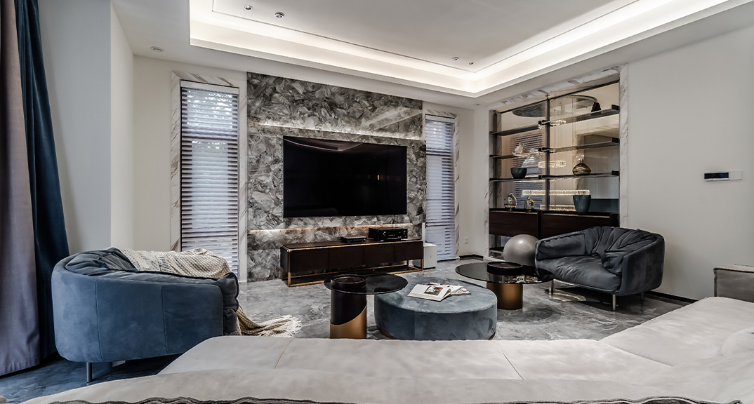 爵世名邸540㎡獨棟別墅客廳電視現(xiàn)代港式風格裝修案例效果圖1.jpg